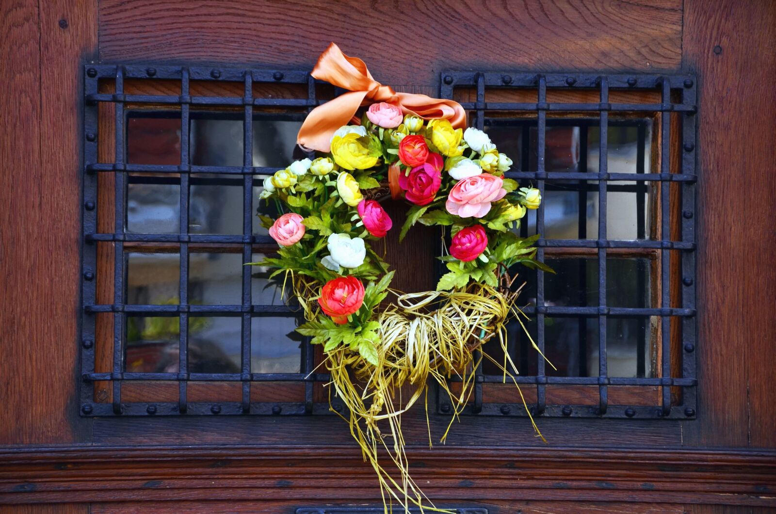 Nikon D5100 sample photo. Flower, wreath, decoration, window photography