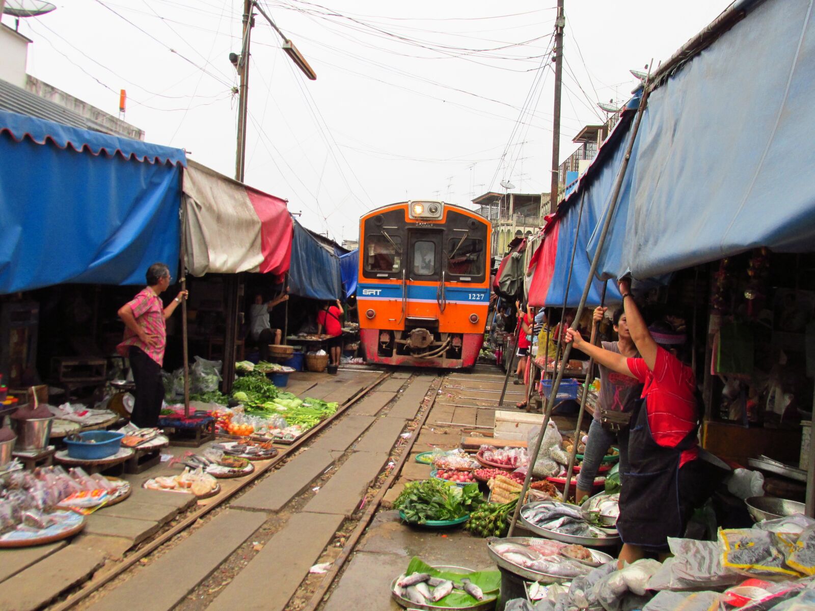 Canon PowerShot SX160 IS sample photo. Railway market, mae klong photography