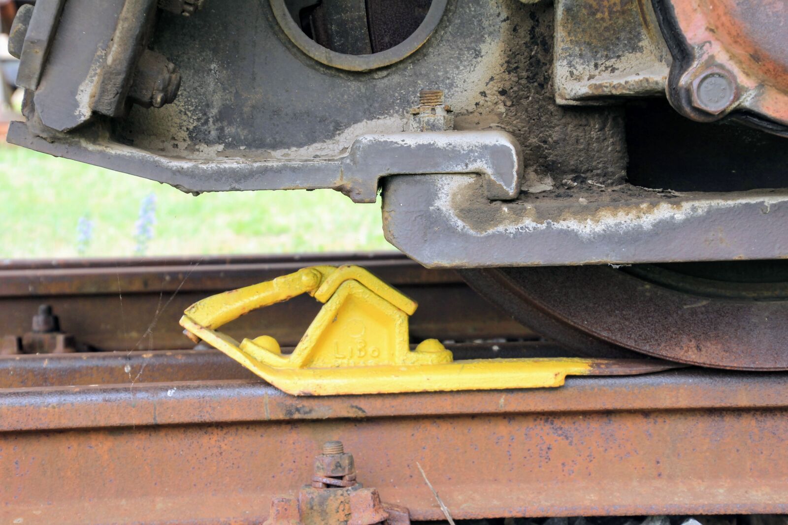 Canon EOS 60D sample photo. Railway, stumbling block, braking photography