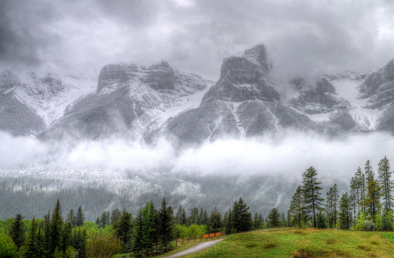 Nikon D5100 sample photo. Mountains, clouds, landscape photography