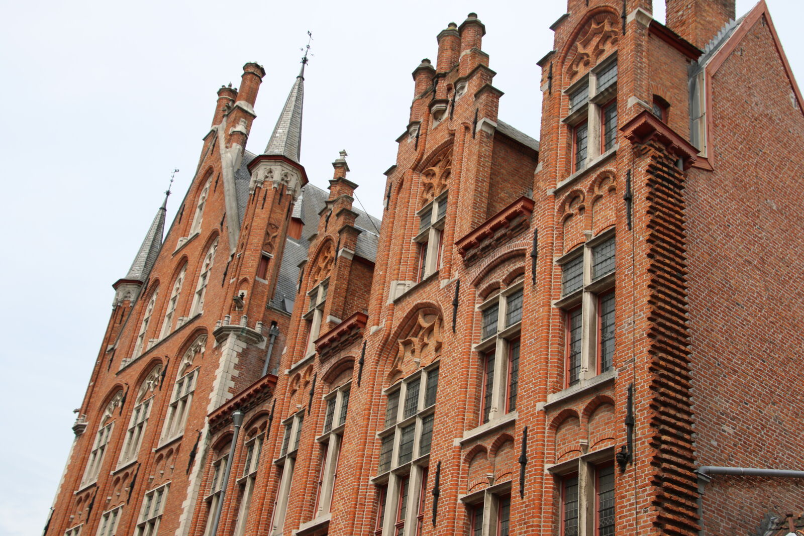 Canon EOS 7D Mark II sample photo. Belgium, bricks, bruges, building photography