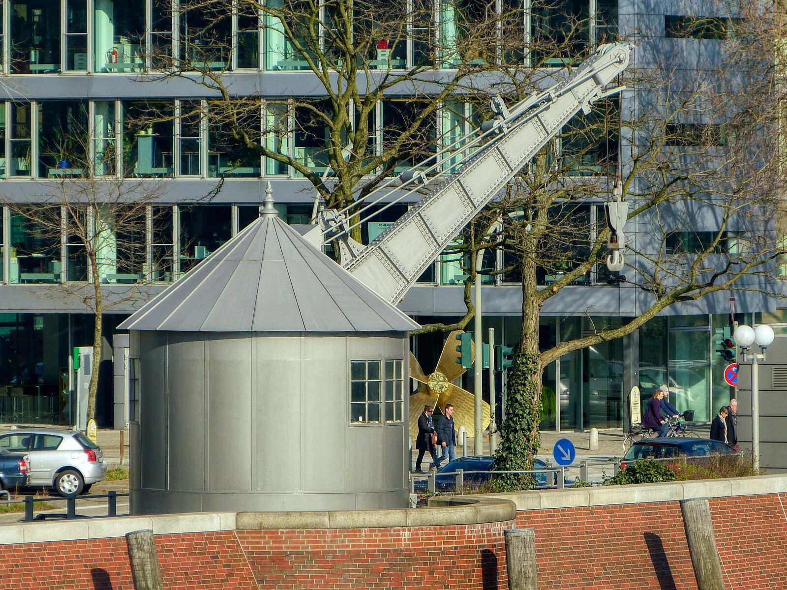 Panasonic Lumix DMC-FZ150 sample photo. Hamburg, port, crane photography