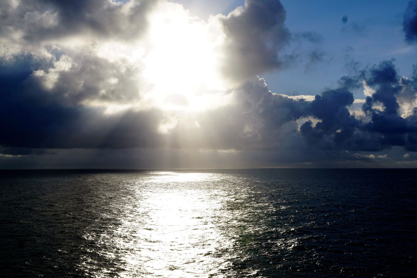 Sony ILCA-77M2 + Sony DT 16-50mm F2.8 SSM sample photo. Atlantic, ocean, water photography