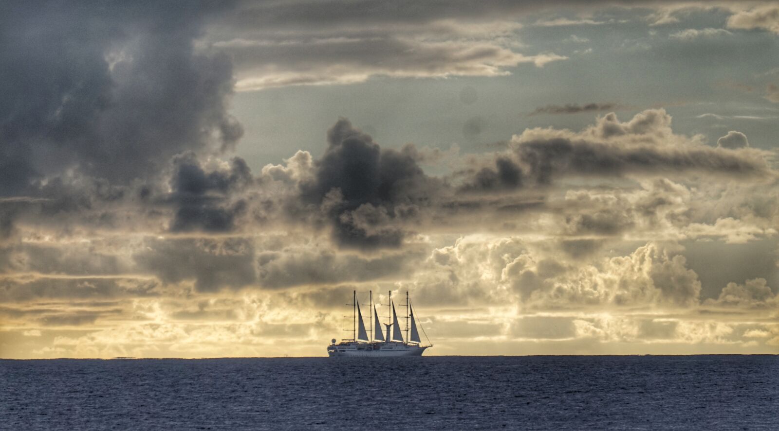 Sony Alpha a5000 (ILCE 5000) + Sony E 55-210mm F4.5-6.3 OSS sample photo. Sailboat, sunset, polynesia photography