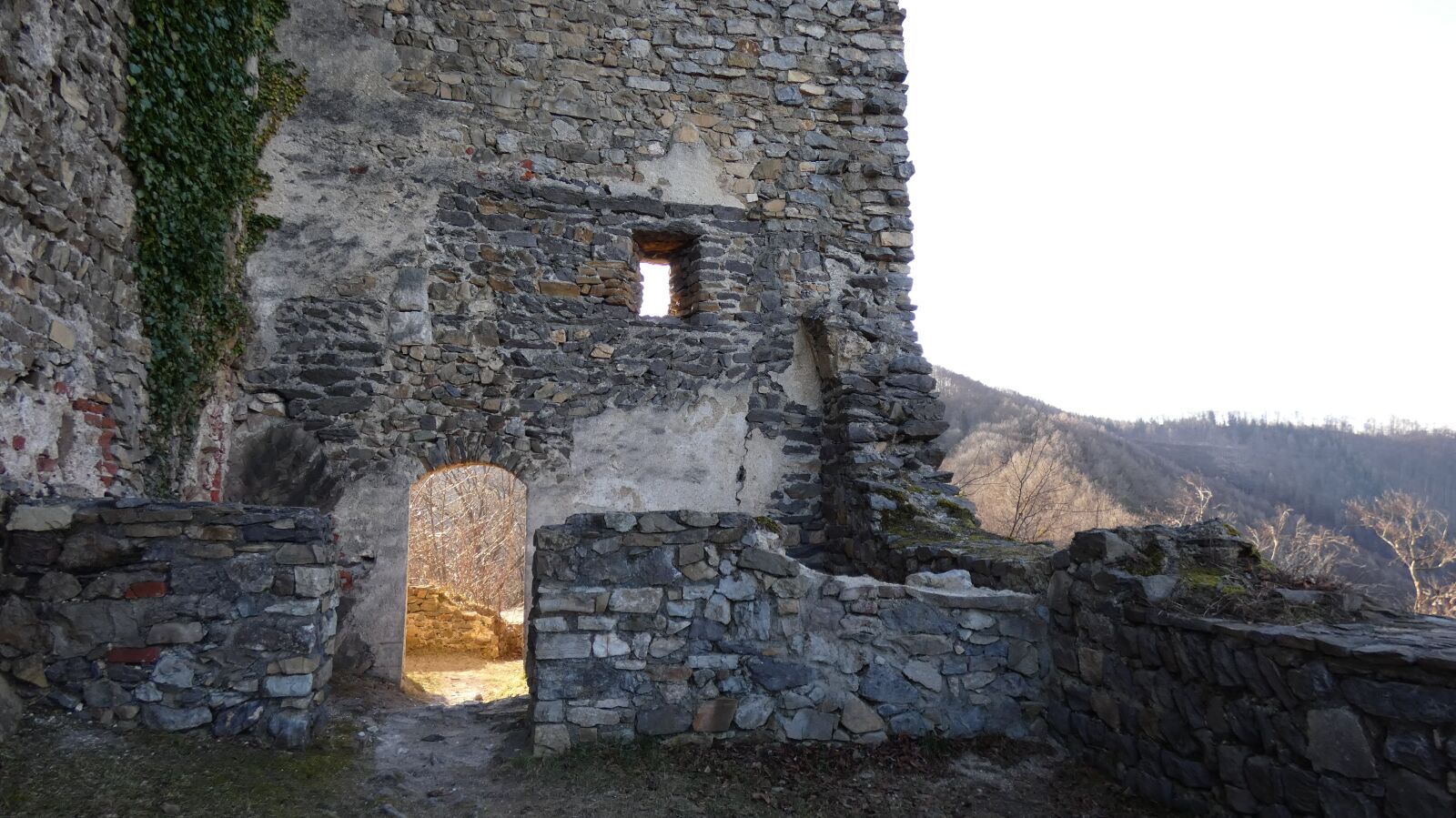 Panasonic DC-FZ83 sample photo. Ruin, burgruine, heat photography