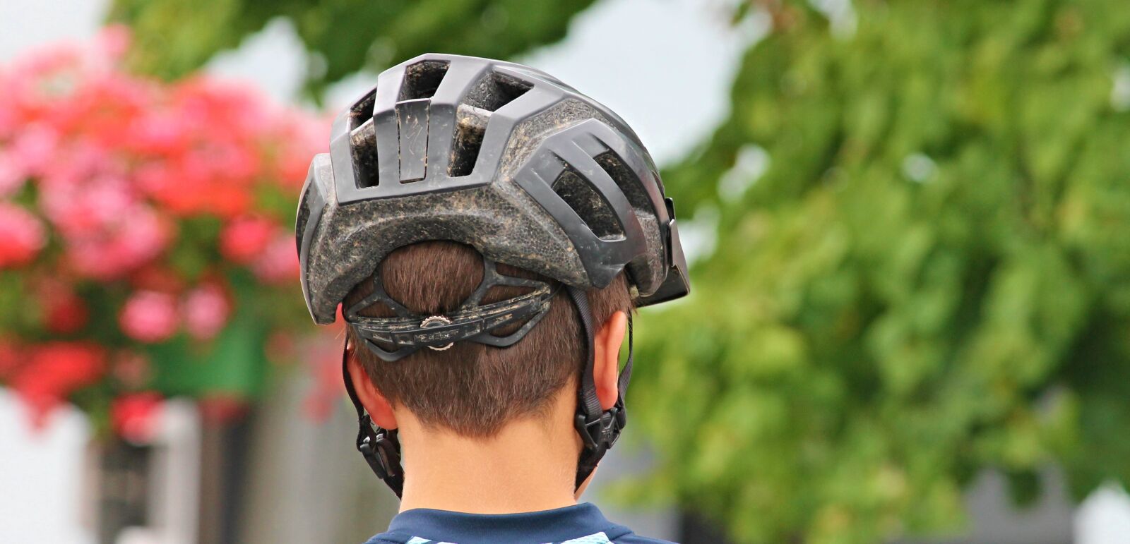 Canon EOS 1100D (EOS Rebel T3 / EOS Kiss X50) sample photo. Bicycle helmet, cyclists, protection photography