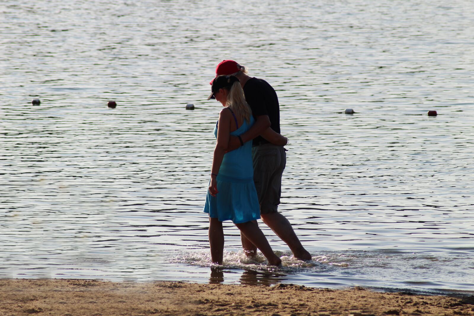 Canon EOS 1300D (EOS Rebel T6 / EOS Kiss X80) sample photo. Lake, walk, love photography