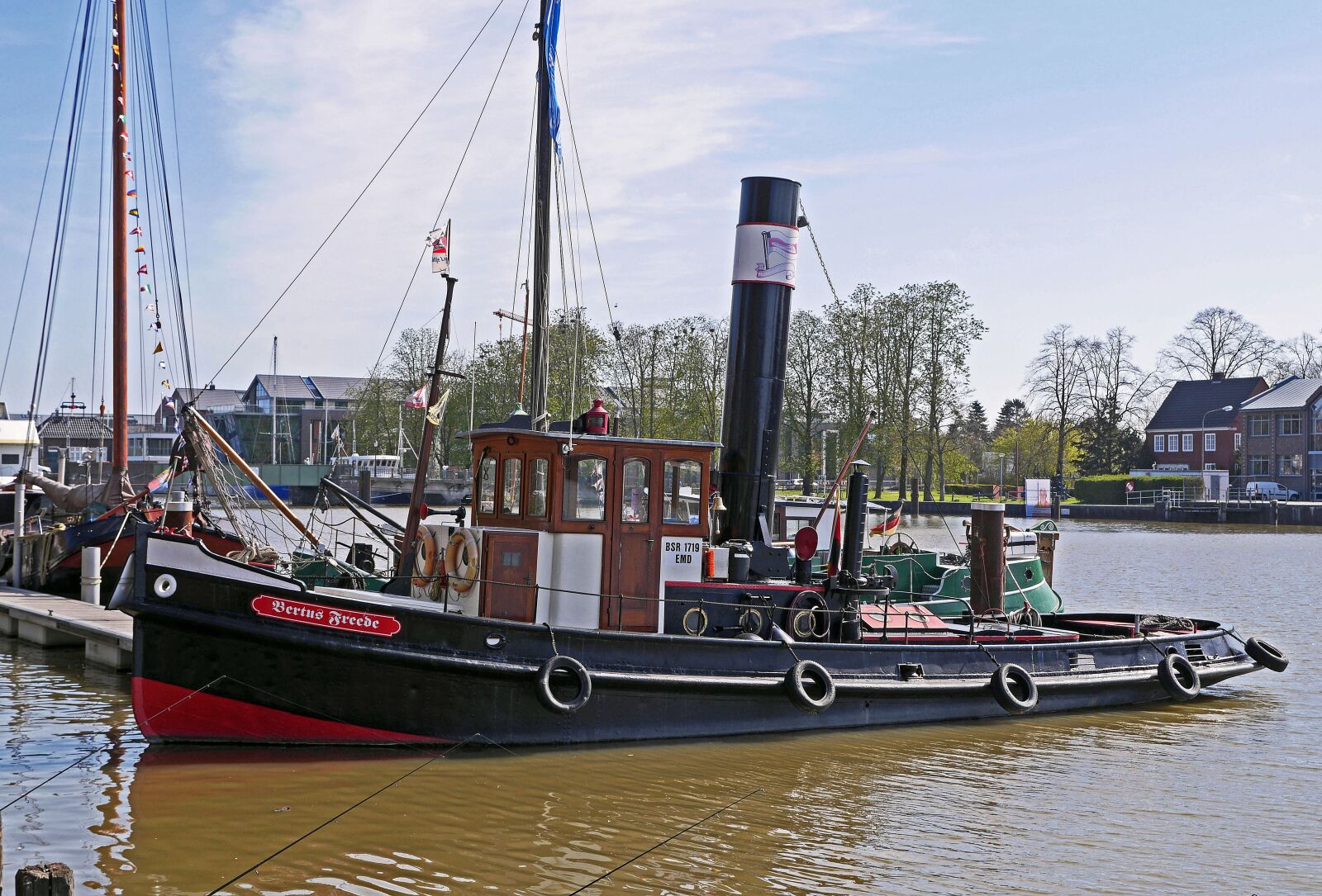 Panasonic Lumix DMC-GH3 sample photo. Bugsier steamer, tug, port photography