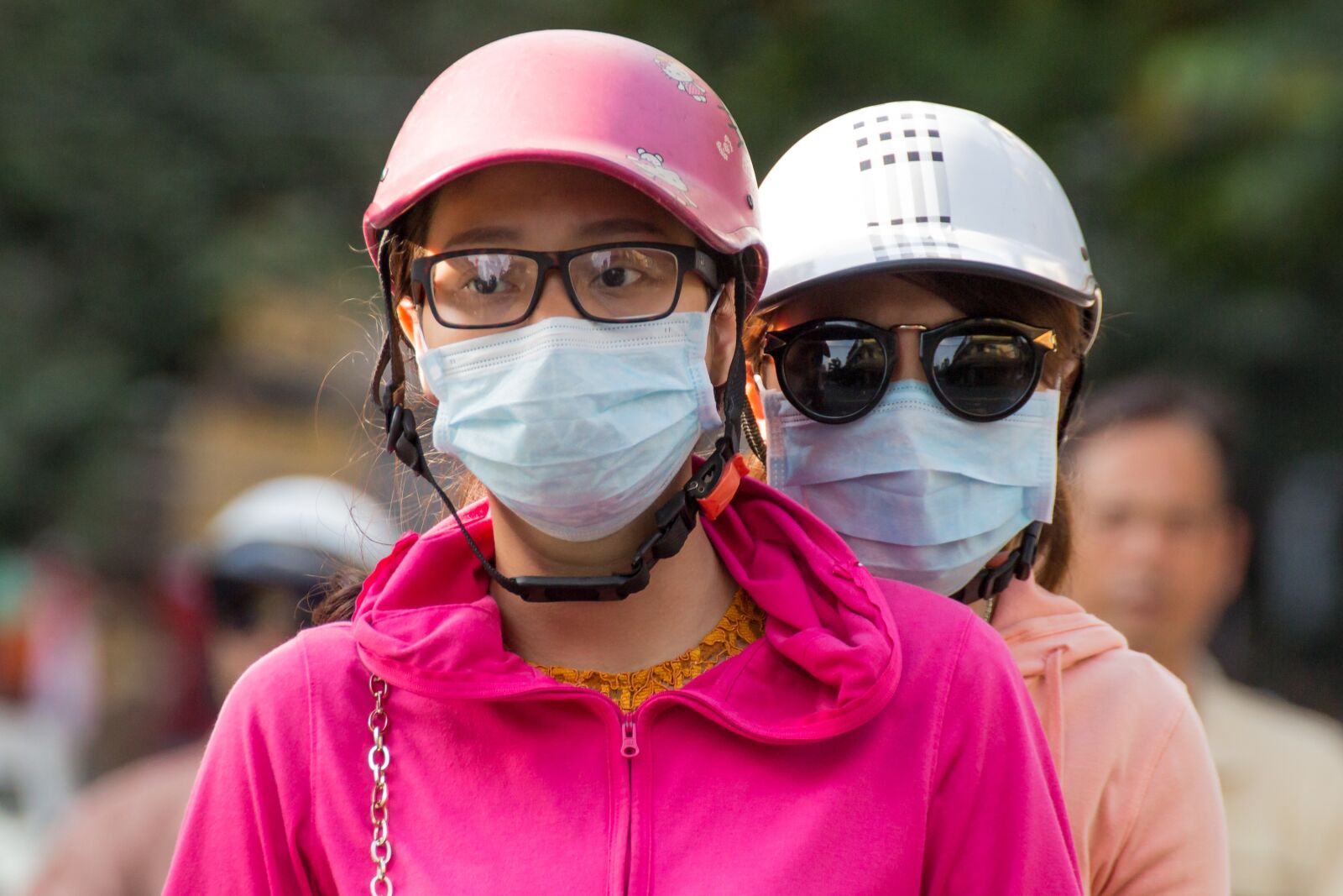 Canon EOS 600D (Rebel EOS T3i / EOS Kiss X5) sample photo. Scooter, mask, helmet photography