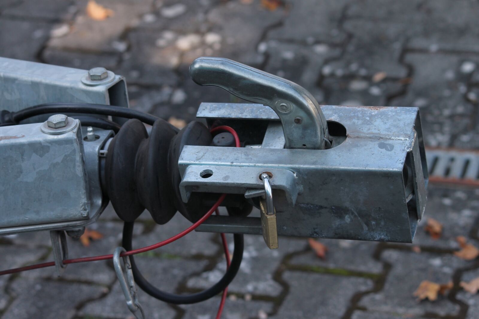 Canon EOS 1100D (EOS Rebel T3 / EOS Kiss X50) sample photo. Clutch, trailer hitch, attach photography