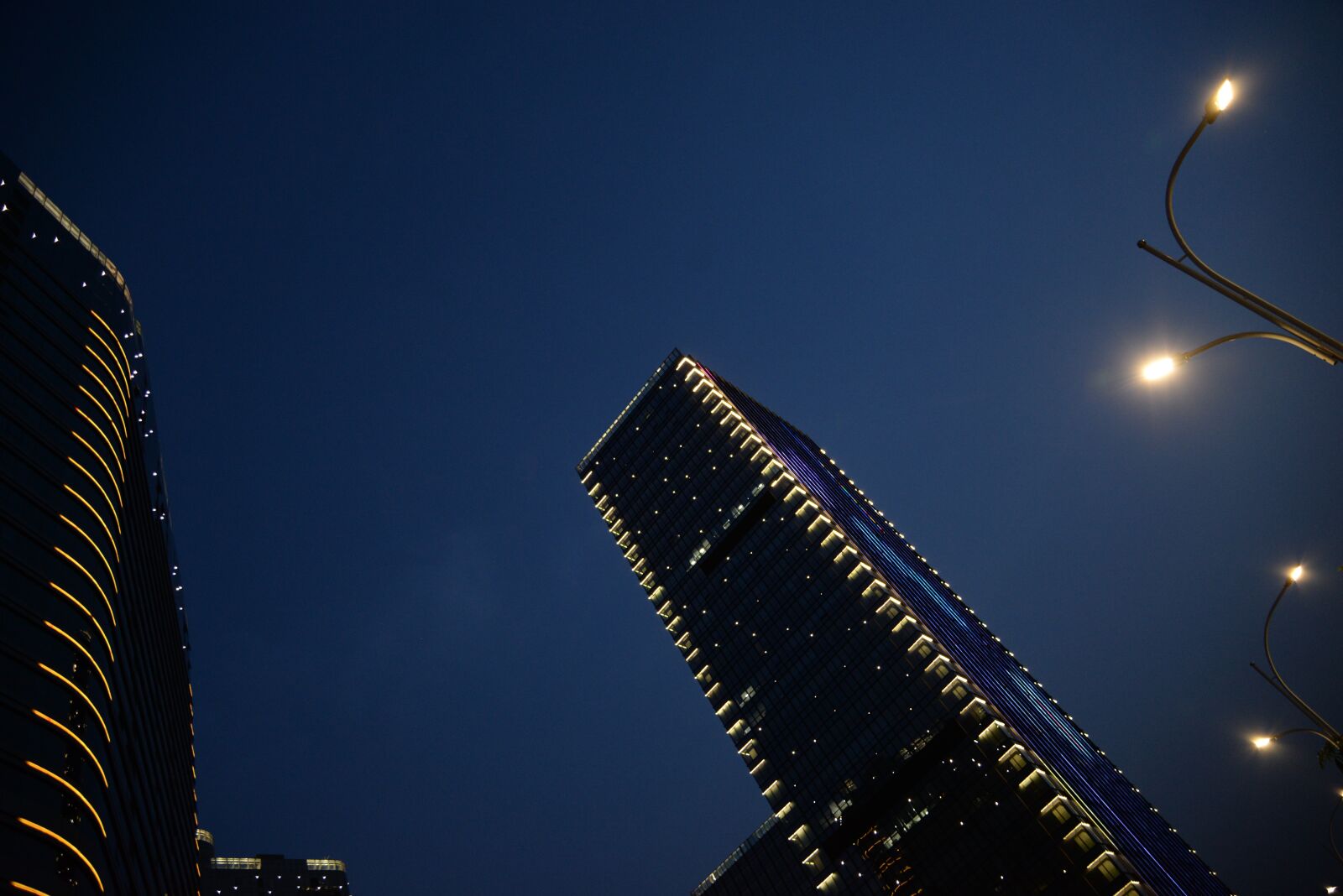 Nikon D610 sample photo. Night view, lamp, building photography