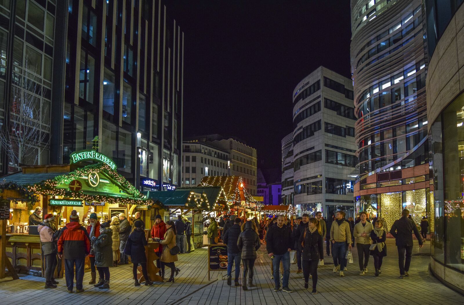 Nikon D3300 sample photo. Christmas market, bude, christmas photography
