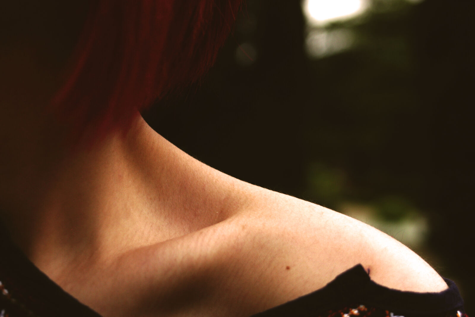Canon EOS 450D (EOS Rebel XSi / EOS Kiss X2) sample photo. Emotions, girl, neck photography
