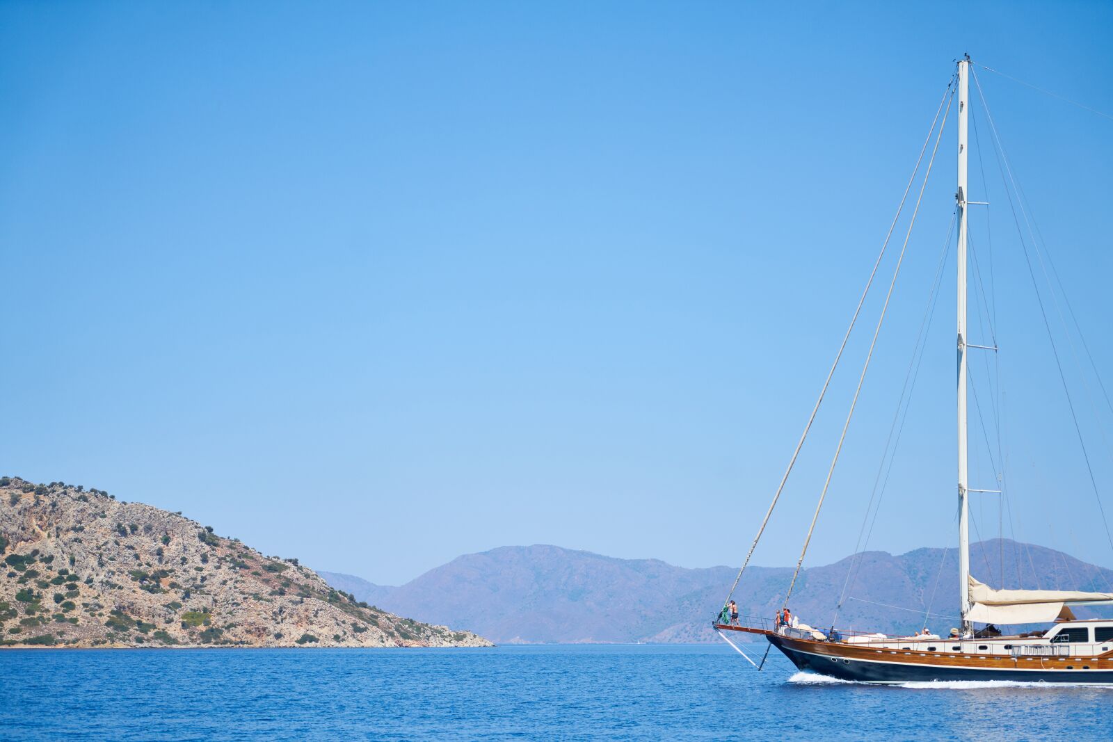Sony a7R II sample photo. Boat, front, rope photography