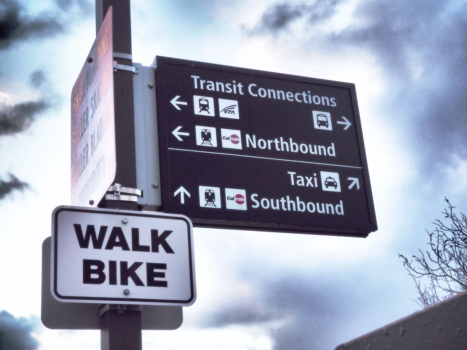 Olympus OM-D E-M10 II sample photo. Transit, sign, transport photography
