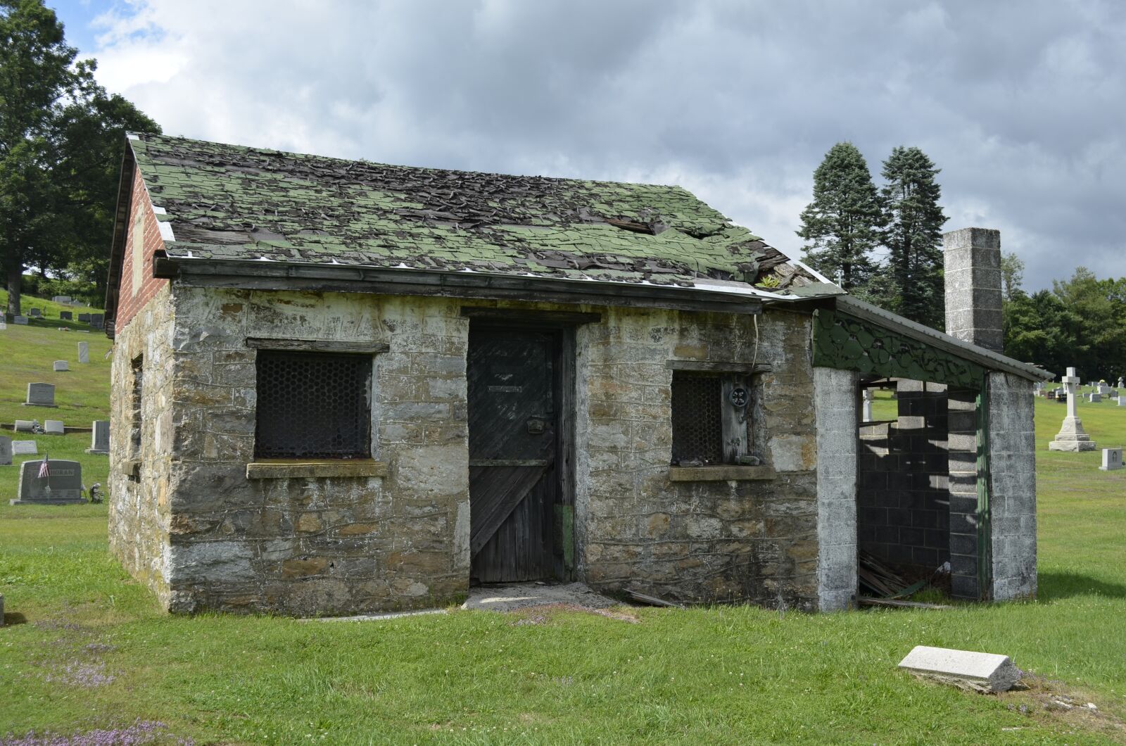 Nikon D5100 sample photo. Cemetery, old building, stone photography