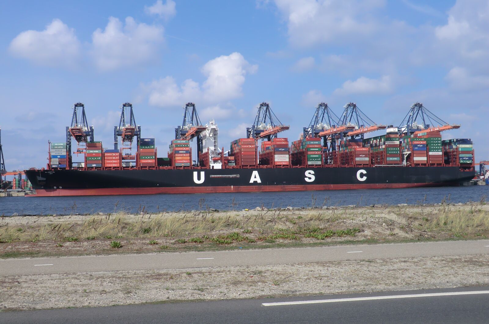 CASIO EX-H5 sample photo. Transport, freight, port of photography
