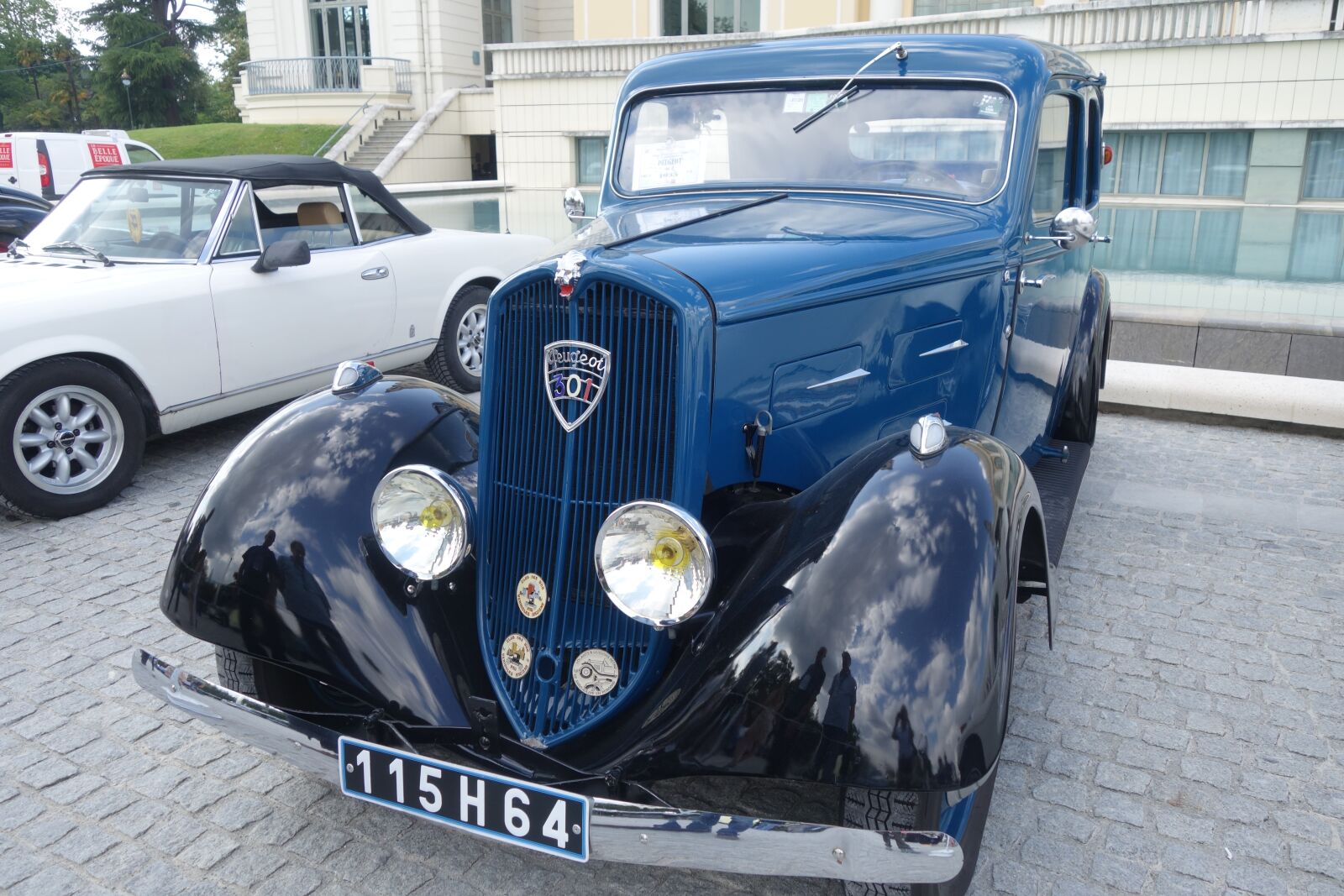 Sony Cyber-shot DSC-RX100 II sample photo. Old cars, peugeot 301, pau photography