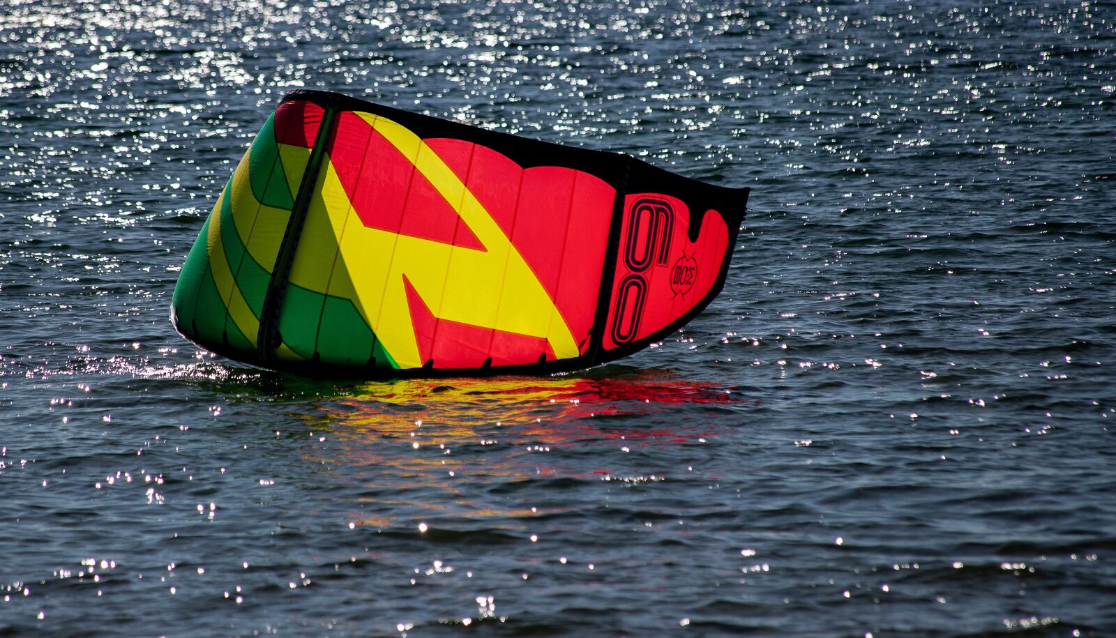 Canon EF 70-300mm F4-5.6 IS USM sample photo. Kite, kite surfing, water photography