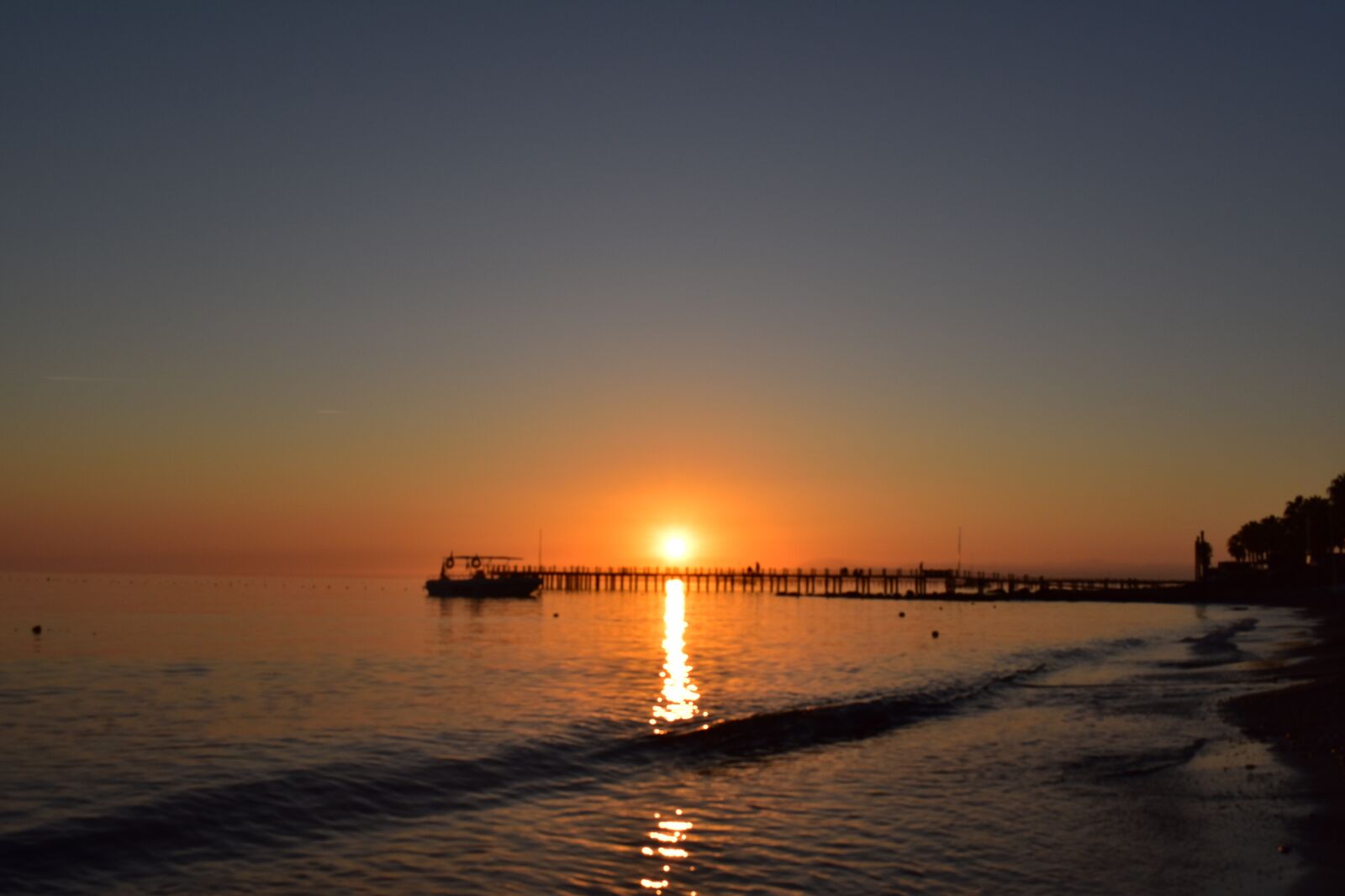 Nikon D5600 sample photo. Sunset, sun, sea photography