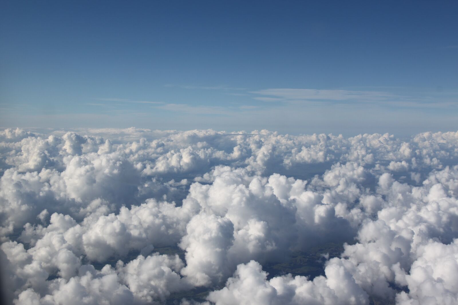 Canon EOS 500D (EOS Rebel T1i / EOS Kiss X3) sample photo. Clouds, sky, in flight photography