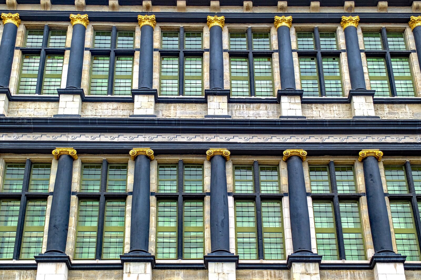 Fujifilm X30 sample photo. Building, facade, gent photography