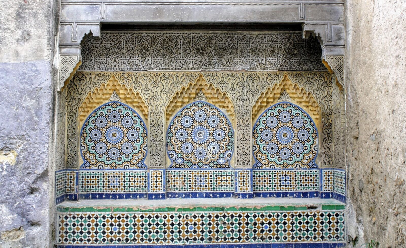 Canon EOS 1000D (EOS Digital Rebel XS / EOS Kiss F) sample photo. Architecture, mosaic, decoration photography