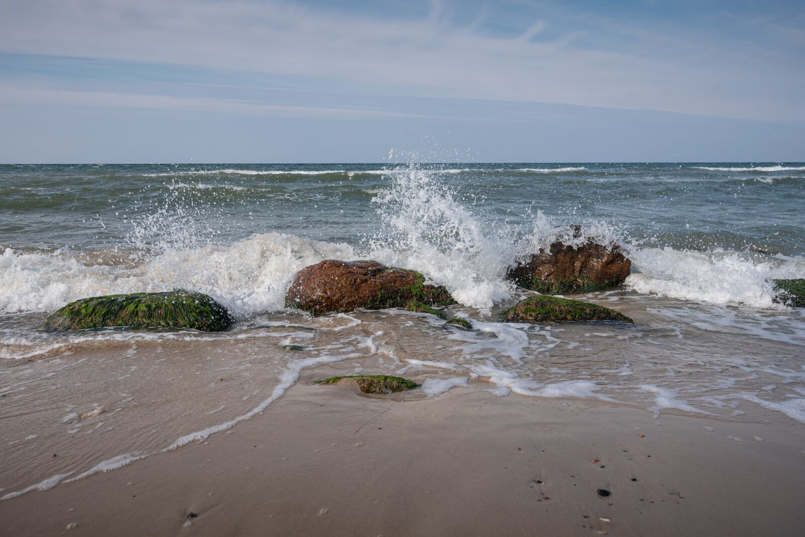 Nikon D750 + Tokina AT-X 16-28mm F2.8 Pro FX sample photo. Sea, beach, rocks photography