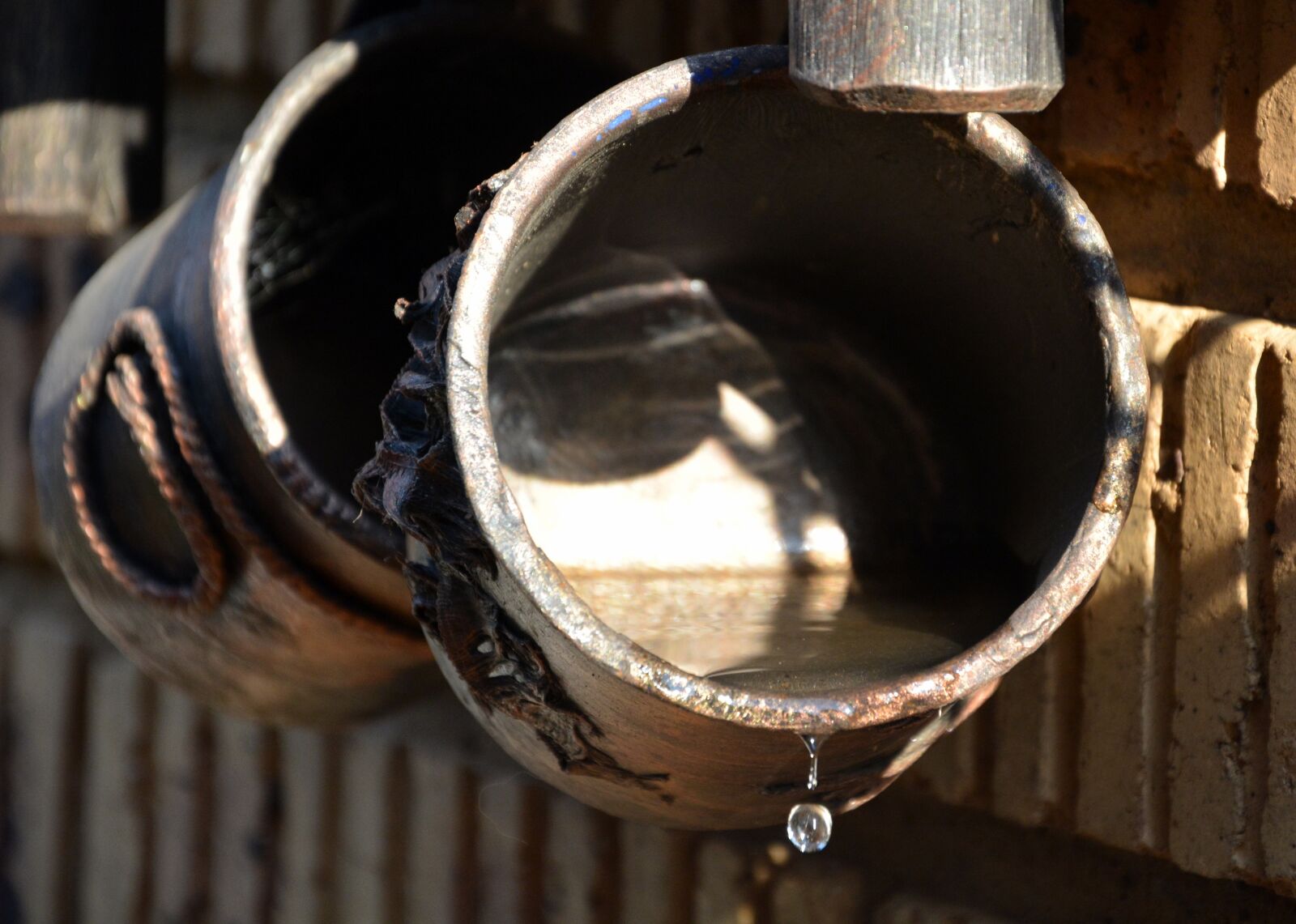 Nikon D5200 sample photo. Container, water drop, nature photography