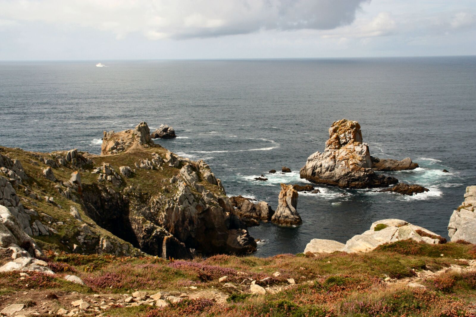 Canon EOS 450D (EOS Rebel XSi / EOS Kiss X2) sample photo. Coast, brittany, sea photography