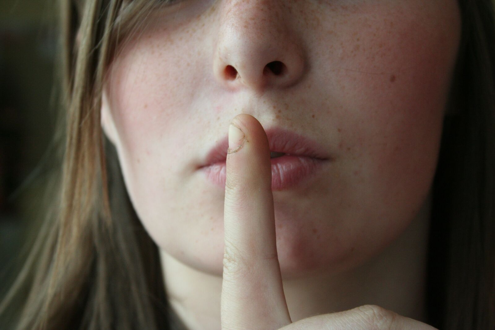 Canon EOS 350D (EOS Digital Rebel XT / EOS Kiss Digital N) sample photo. Secret, lips, woman photography