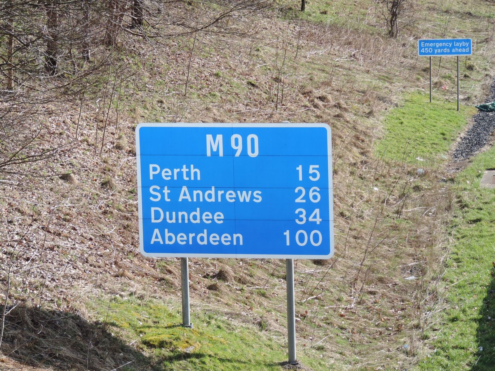 Nikon Coolpix P520 sample photo. M90, sign, milnathort photography