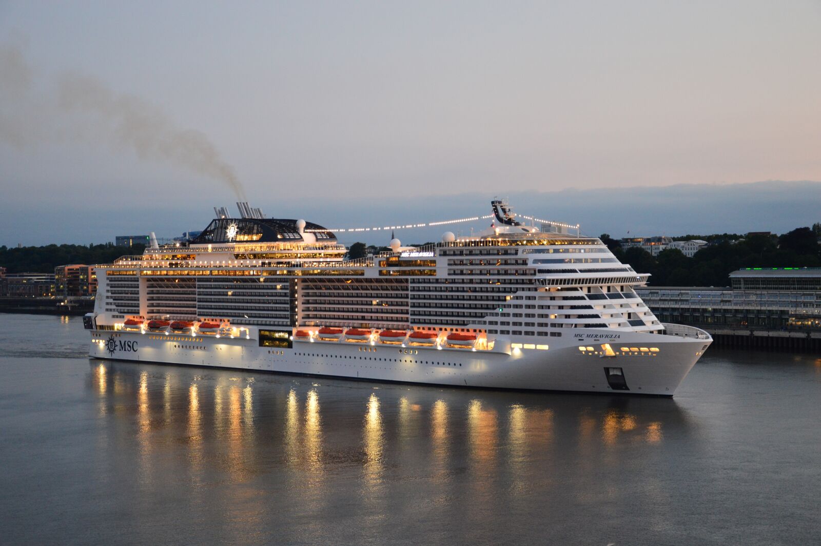Nikon D3200 sample photo. Cruise ship, elbe, hamburg photography