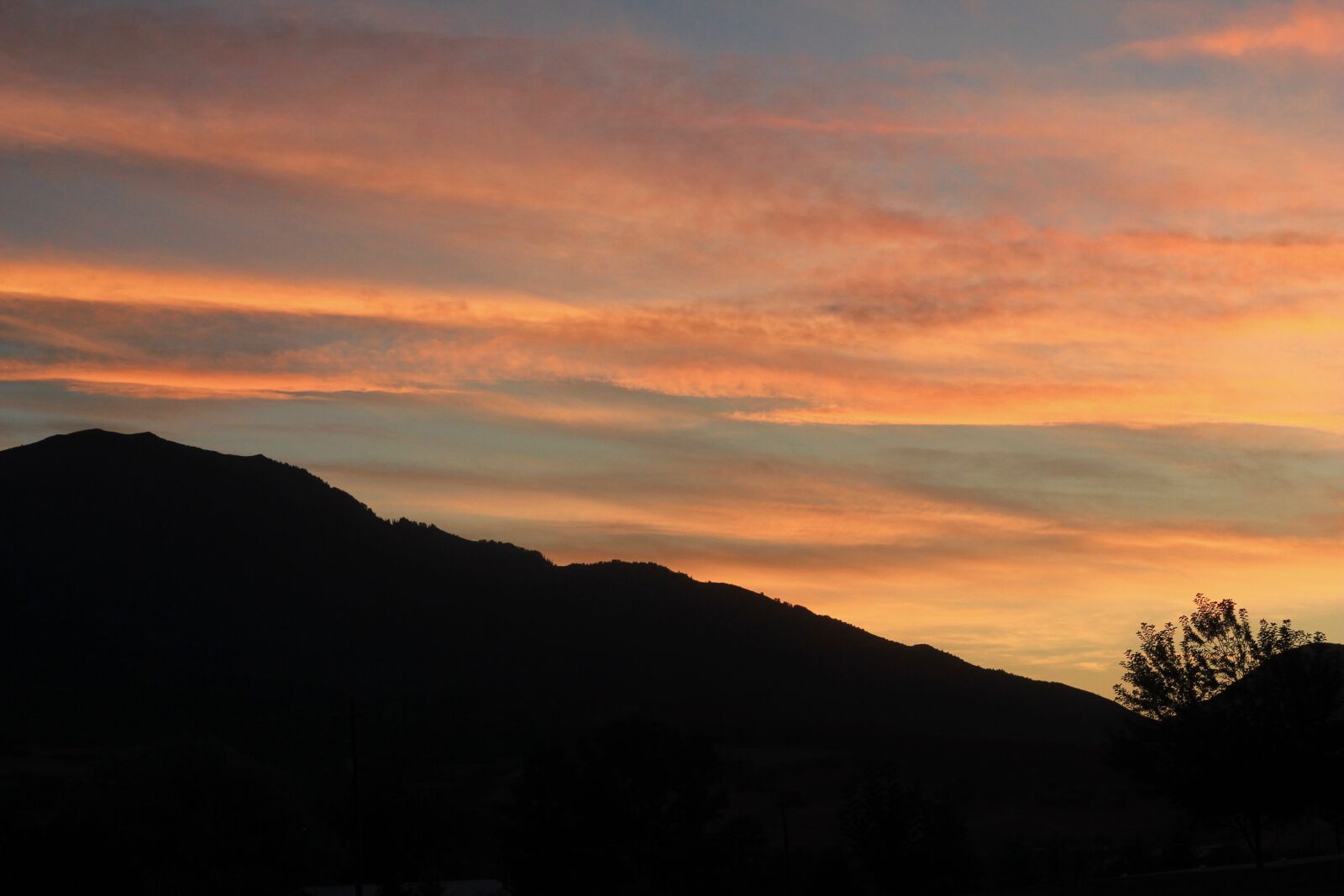 Canon EOS 550D (EOS Rebel T2i / EOS Kiss X4) sample photo. Sunset, silhouette, mountains photography