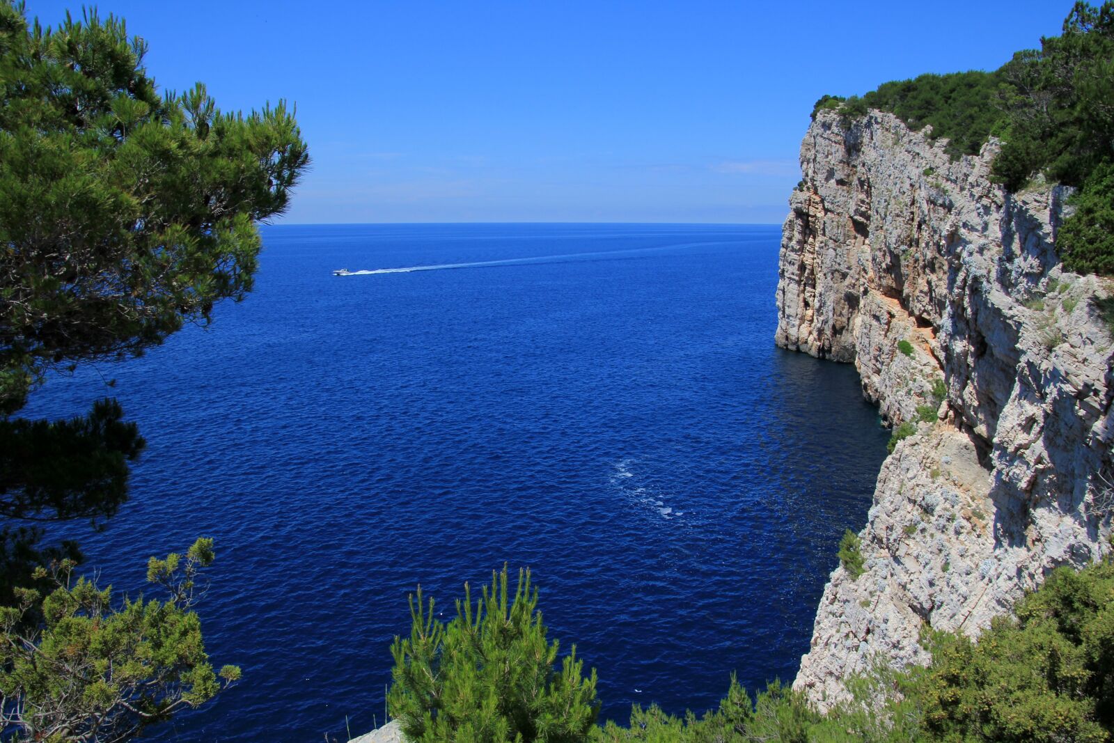 Canon EOS 60D sample photo. Croatia, coast, cliff photography