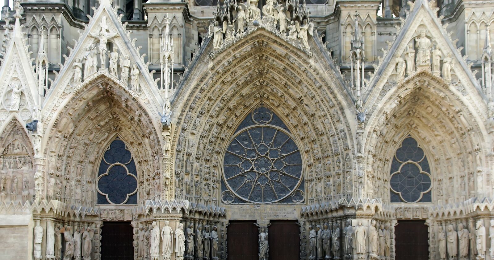 Pentax K200D sample photo. Reims, cathedral, rosette photography