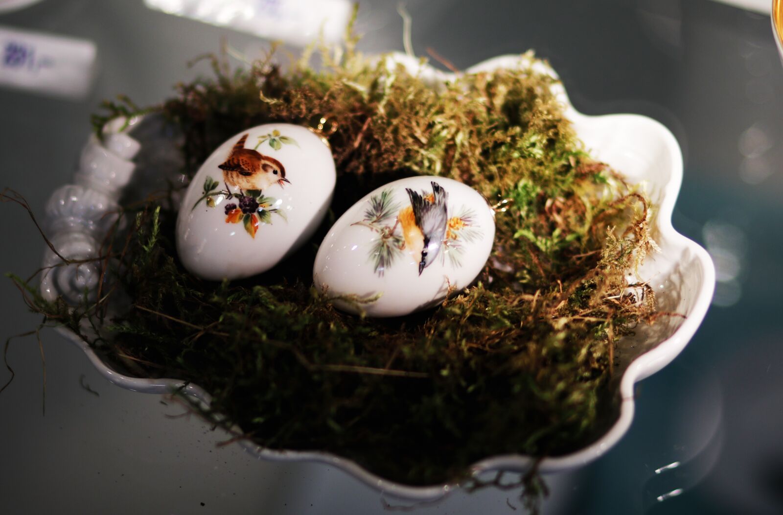 Canon EOS 80D + Canon EF 85mm F1.8 USM sample photo. Porcelain, easter eggs photography