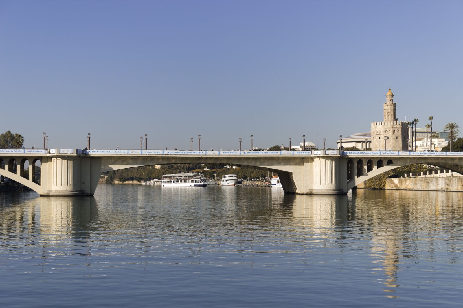 Canon EOS 600D (Rebel EOS T3i / EOS Kiss X5) sample photo. Puente san telmo, seville photography