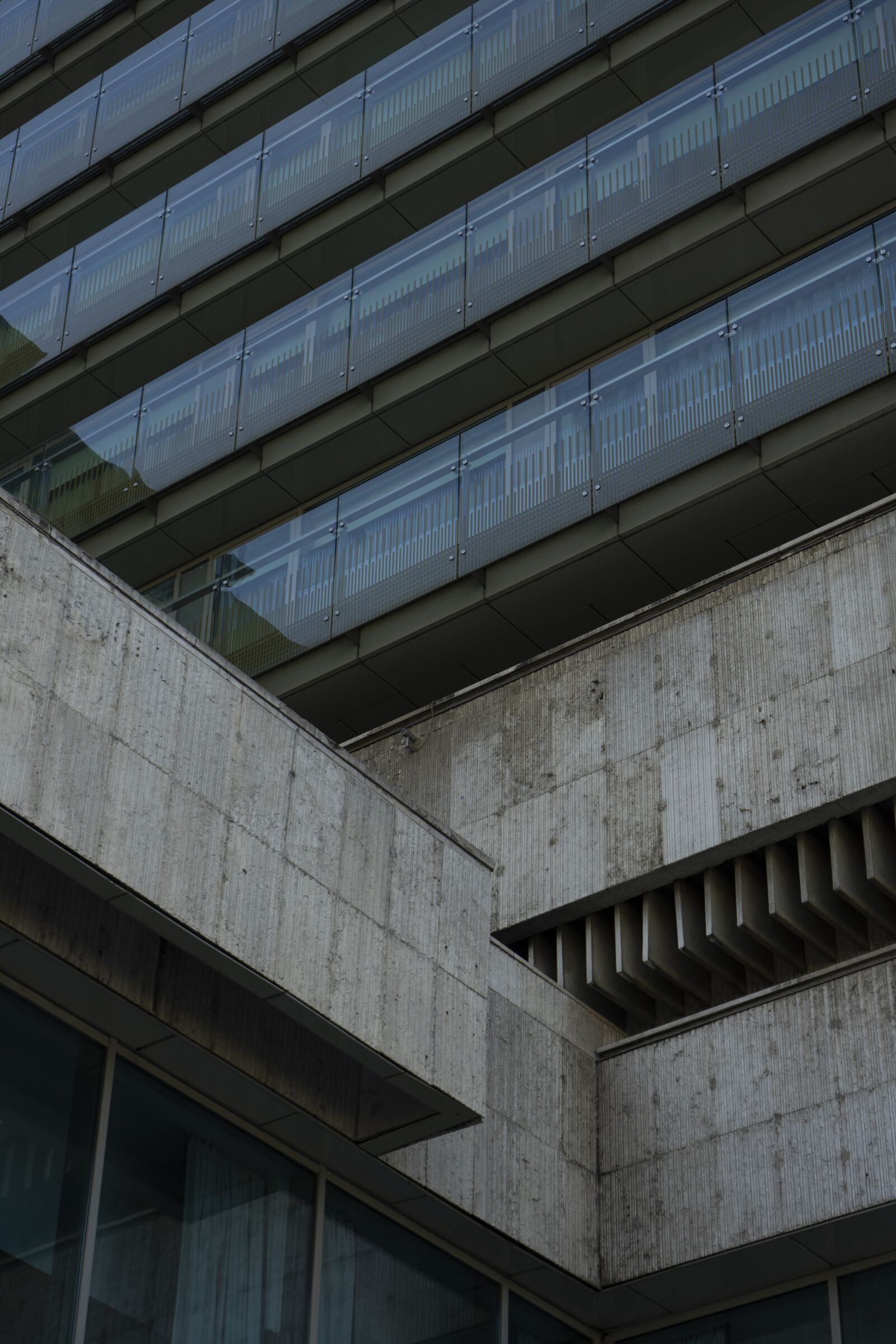 Sony a7 II + Sony FE 28-70mm F3.5-5.6 OSS sample photo. Budapest, building, glass photography