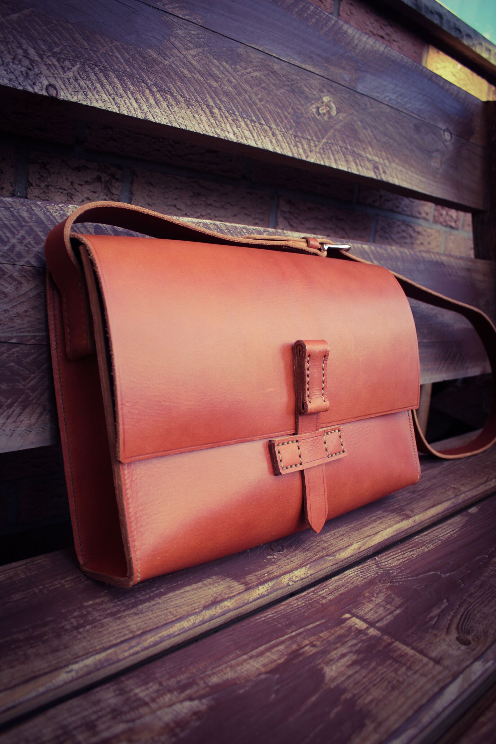 Canon EOS 1300D (EOS Rebel T6 / EOS Kiss X80) sample photo. Leather work, handmade, needle photography