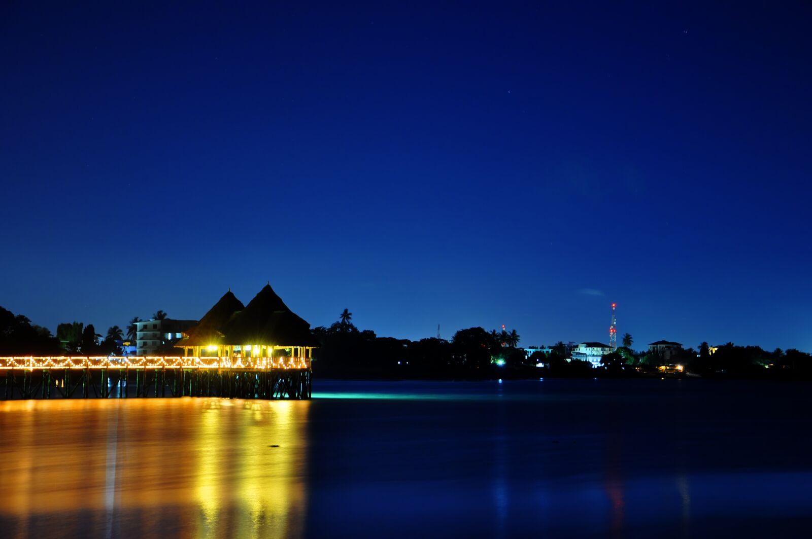 Nikon D90 sample photo. Water, reflection, blue photography