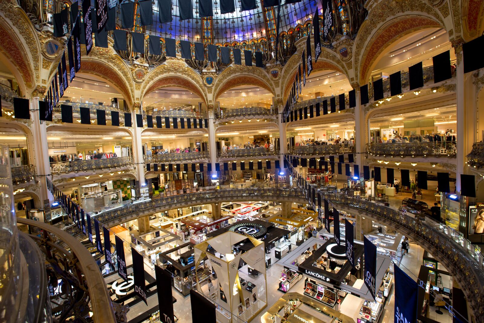 Canon EF 16-35mm F2.8L II USM sample photo. Paris, gallery the galeries photography