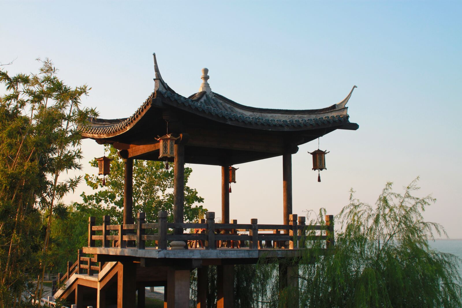 Canon EOS 500D (EOS Rebel T1i / EOS Kiss X3) sample photo. China, taihu lake, wood photography