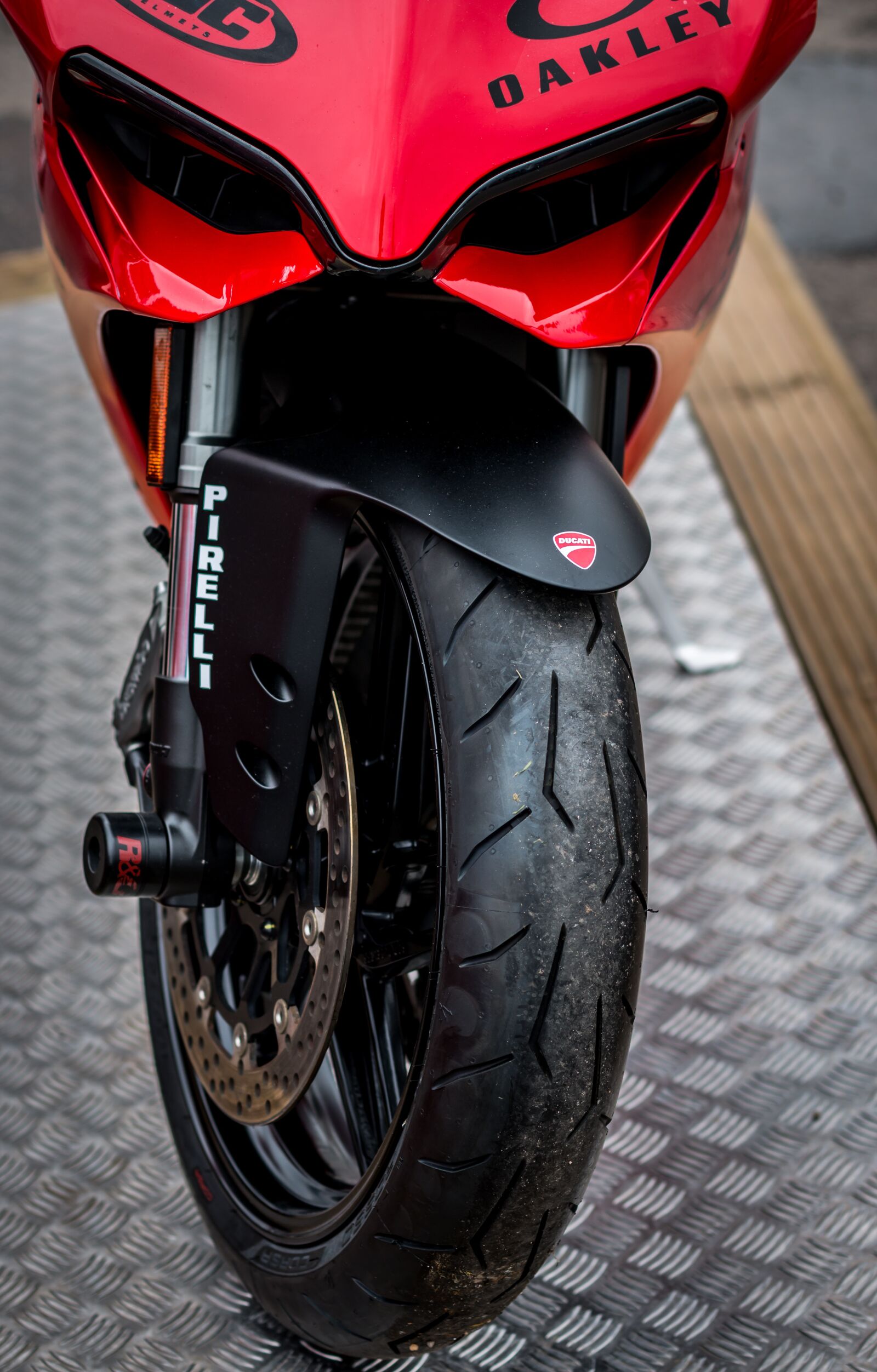 Canon EOS 70D + Canon EF 50mm F1.4 USM sample photo. Ducati, motorbike, wheel photography