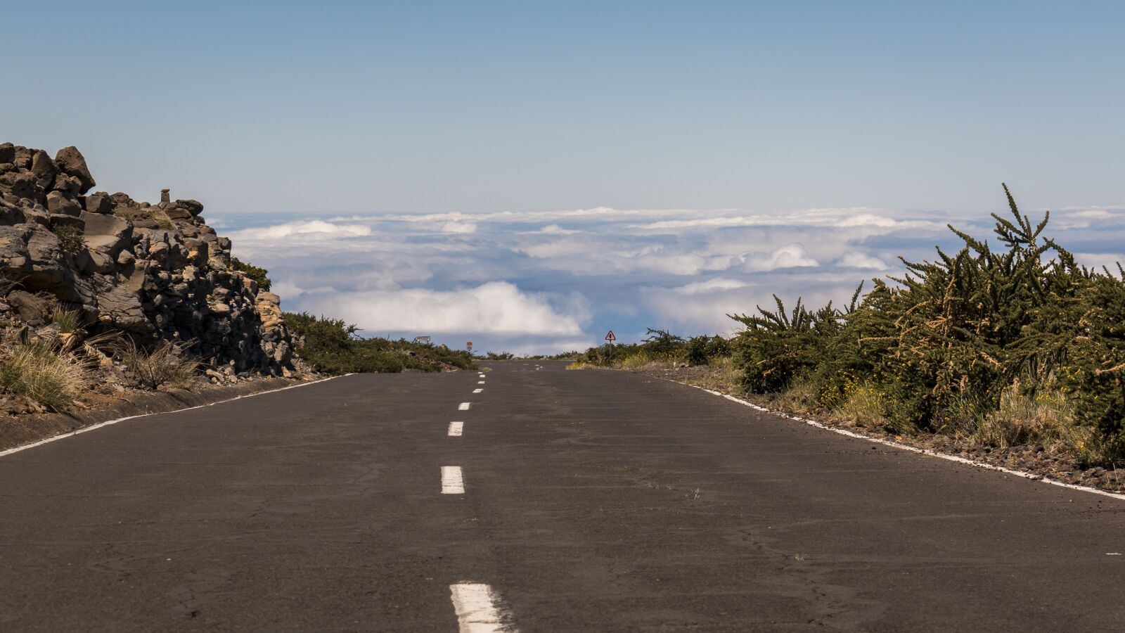 Canon EOS 70D sample photo. Road, clouds, sky photography