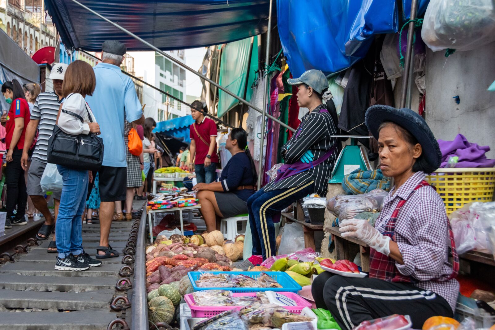Nikon D5600 sample photo. Train, market, thailand photography