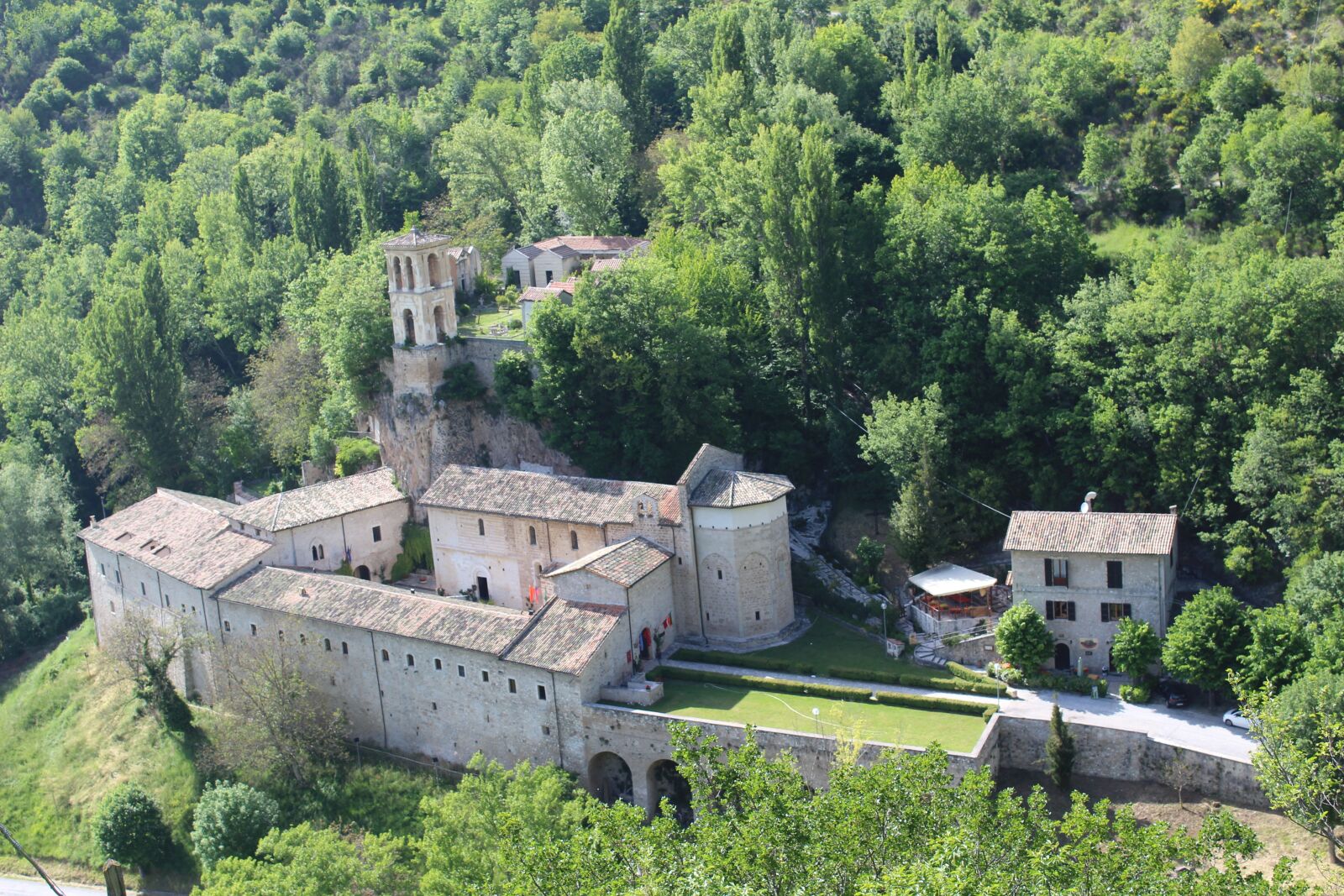 Canon EOS 1200D (EOS Rebel T5 / EOS Kiss X70 / EOS Hi) sample photo. Umbria, abbey, sant ' photography