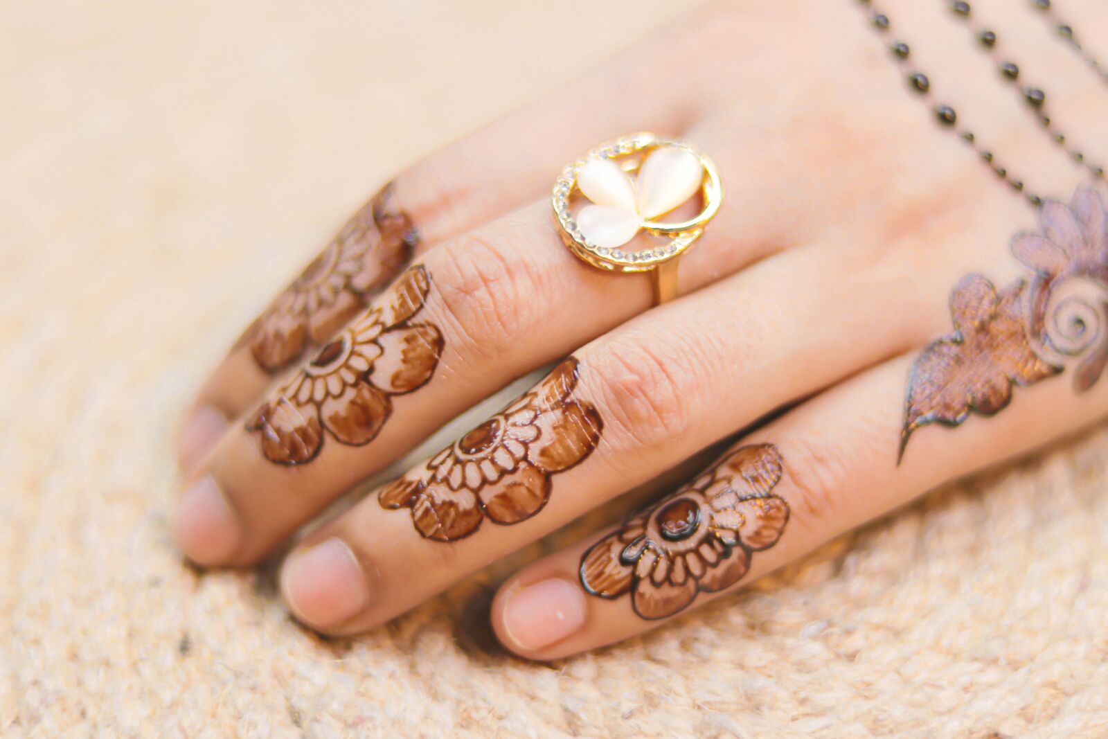 Canon EOS 80D sample photo. Jewellery, henna art, girl photography