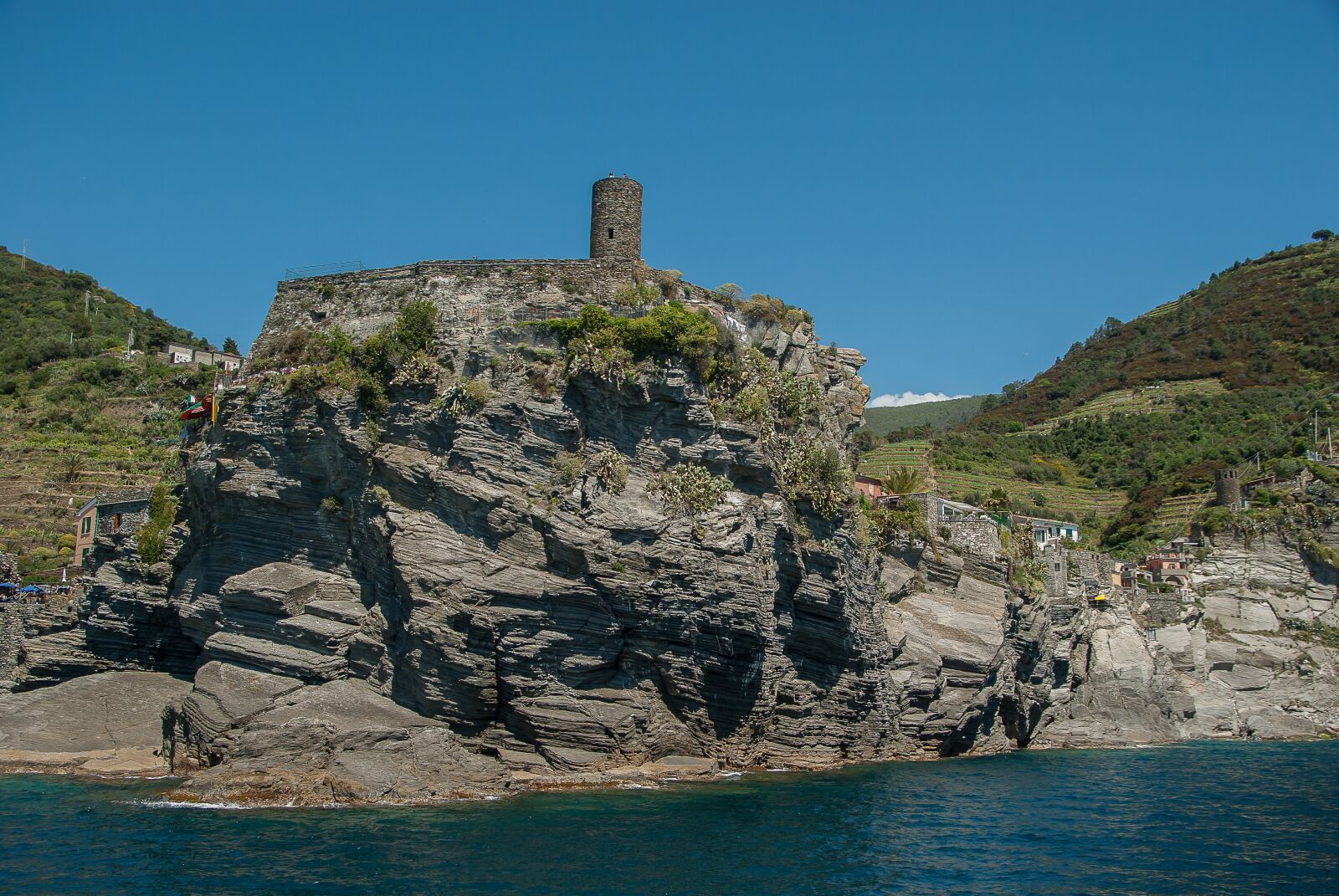 Pentax K10D sample photo. Italy, cinque terre, castle photography