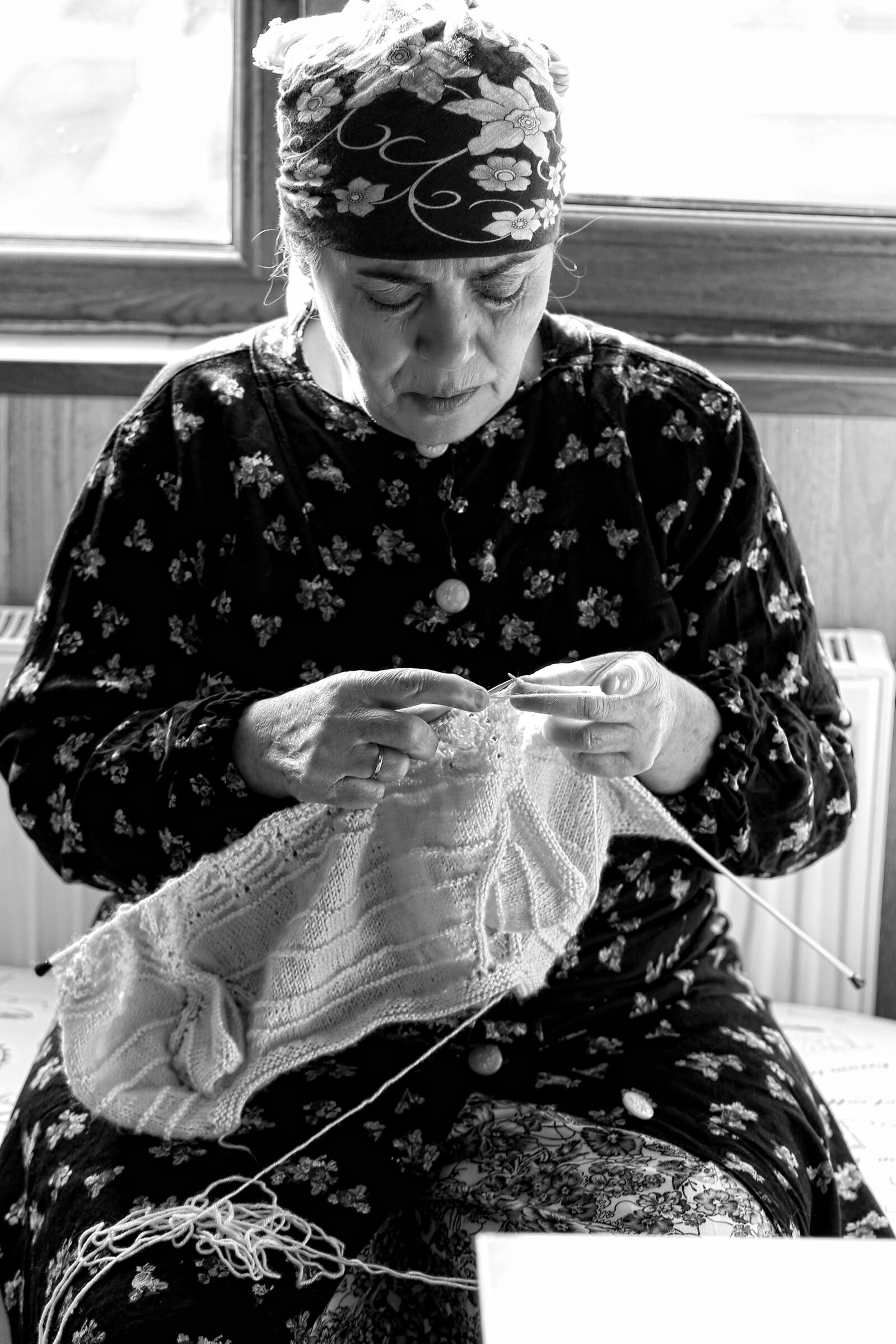 Canon EOS 6D + Canon EF 70-200mm F4L IS USM sample photo. Old, woman, grandmother photography